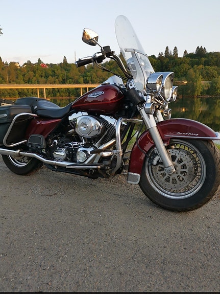 Harley-Davidson FLHRC Road King Classic 2 of 5