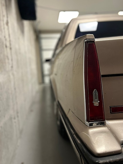 Cadillac Fleetwood 17 of 23