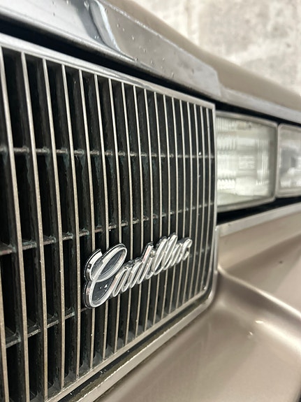 Cadillac Fleetwood 2 of 5