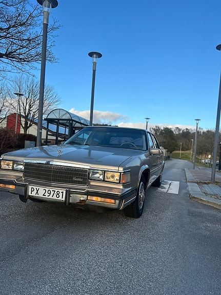 Cadillac Fleetwood 20 of 23