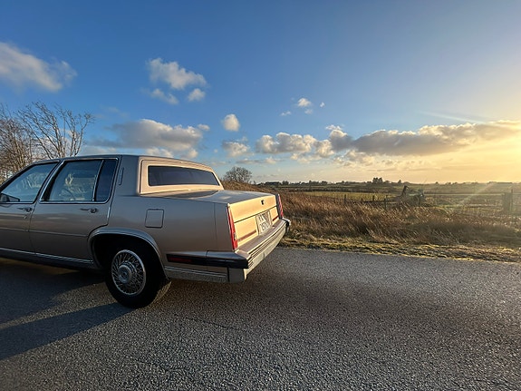 Cadillac Fleetwood 22 of 23