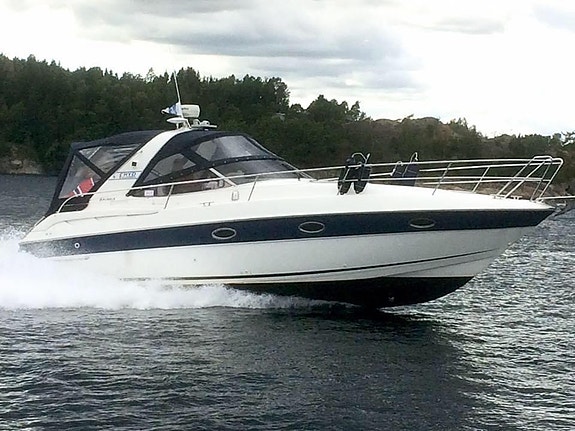 Bavaria 32 Sport med nyoverhalte motorer, og en av få med stor badeplattform 3 of 5