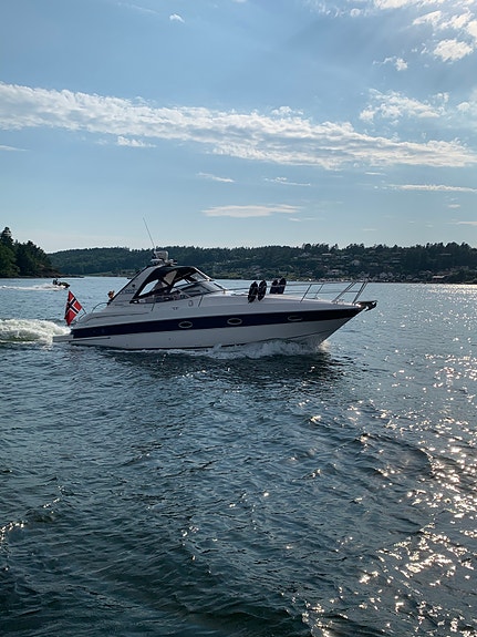 Bavaria 32 Sport med nyoverhalte motorer, og en av få med stor badeplattform 2 of 5