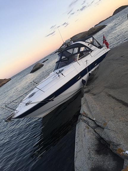 Bavaria 32 Sport med nyoverhalte motorer, og en av få med stor badeplattform 5 of 5