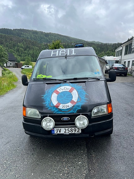 Ford Transit 330M Van 3 of 5