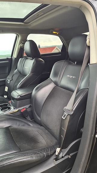 Chrysler 300C 6 of 10