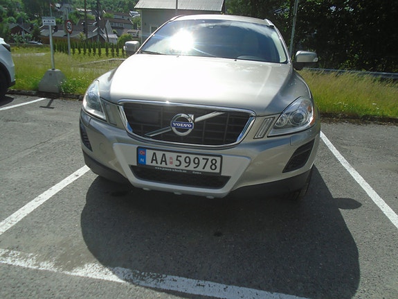 Volvo XC60 2 of 5