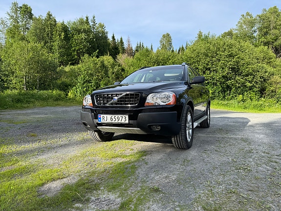 Volvo XC90 2 of 5