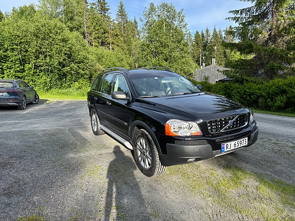 Volvo XC90 3 of 5