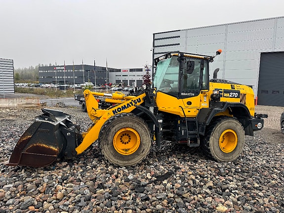 Komatsu WA 270-8 5 of 5
