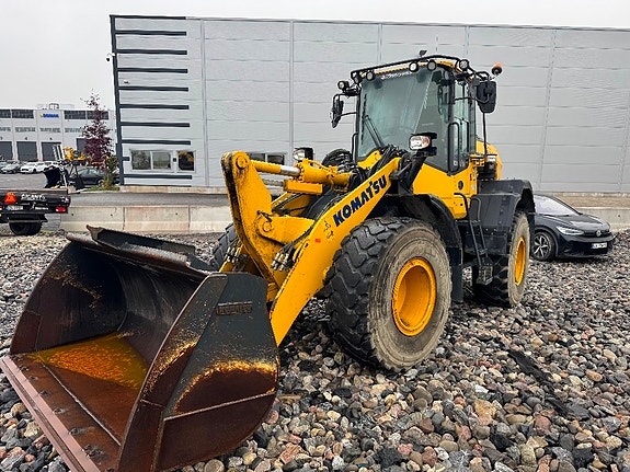 Komatsu WA 270-8 3 of 5