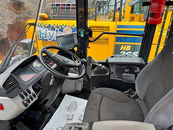 Komatsu WA 270-8 5 of 5
