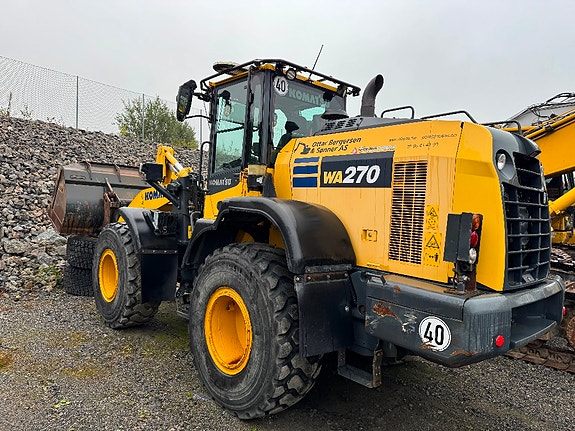 Komatsu WA 270-8 2 of 5