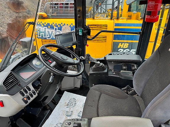 Komatsu WA 270-8 4 of 5