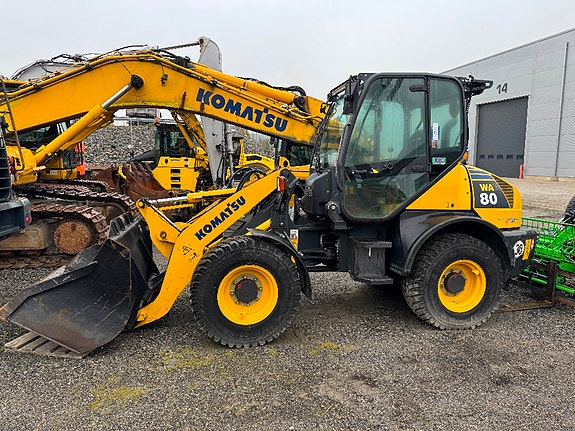 Komatsu WA 80-6 4 of 5