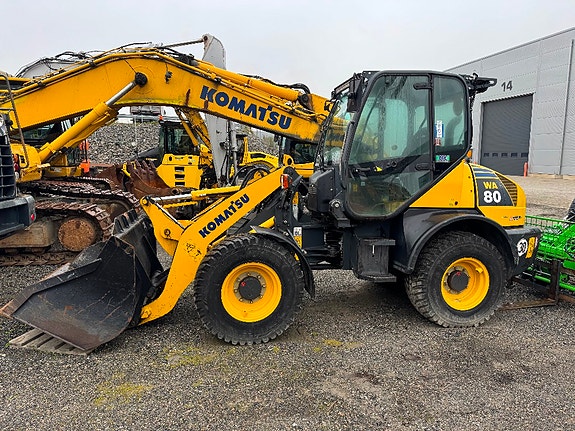 Komatsu WA 80-6 2 of 5