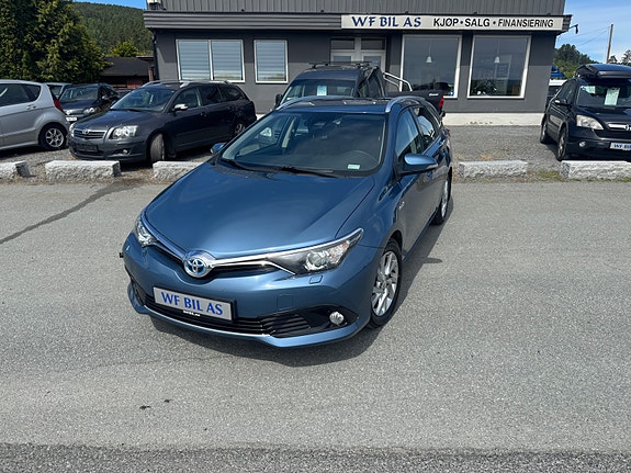 Toyota Auris 3 of 5