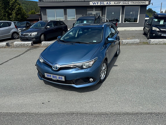 Toyota Auris 4 of 5