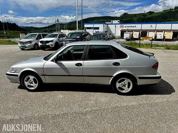 Saab 9-3 2 of 5