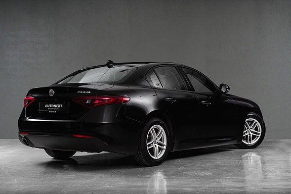 Alfa Romeo Giulia 5 of 5