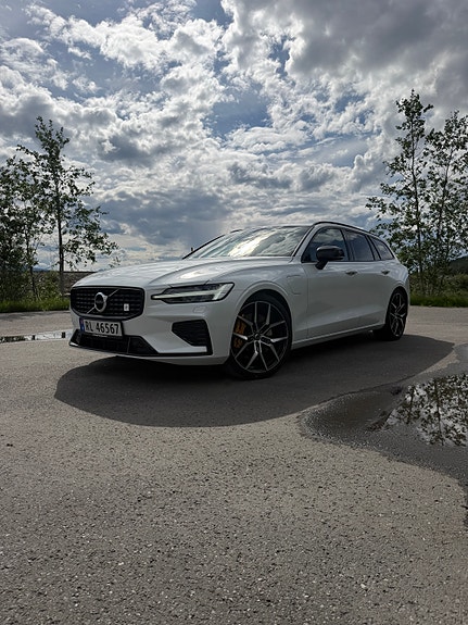 Volvo V60 2 of 12