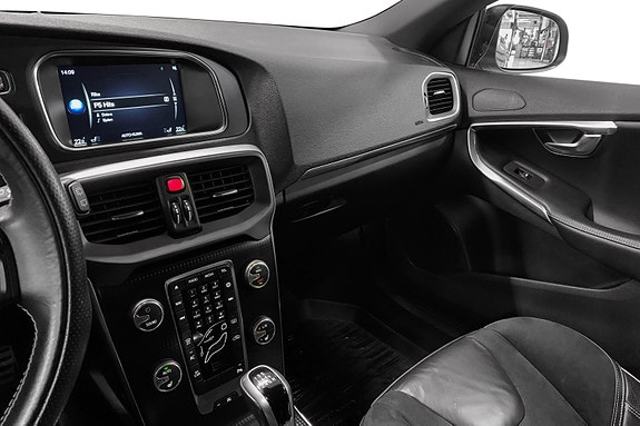 Volvo V40 10 of 13
