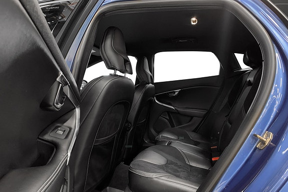 Volvo V40 11 of 13