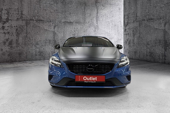 Volvo V40 2 of 13