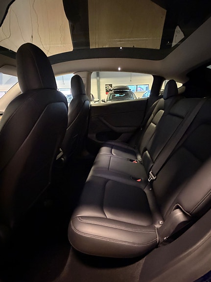 Tesla Model Y 18 of 21