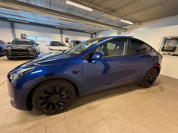 Tesla Model Y 11 of 21