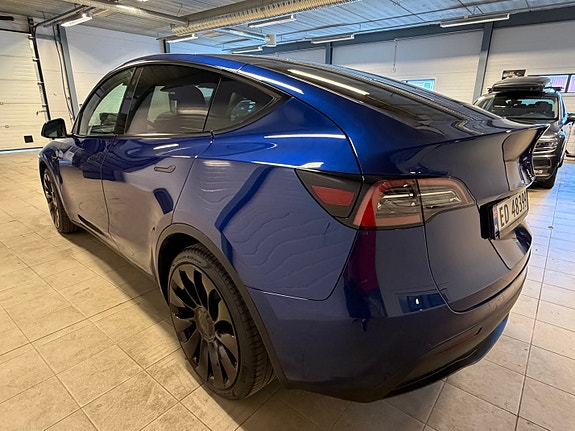 Tesla Model Y 9 of 21