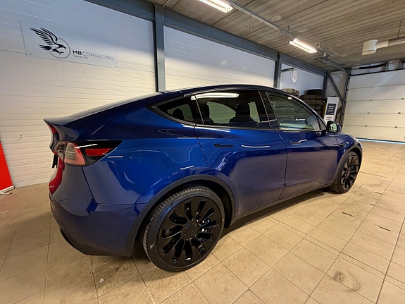 Tesla Model Y 5 of 21