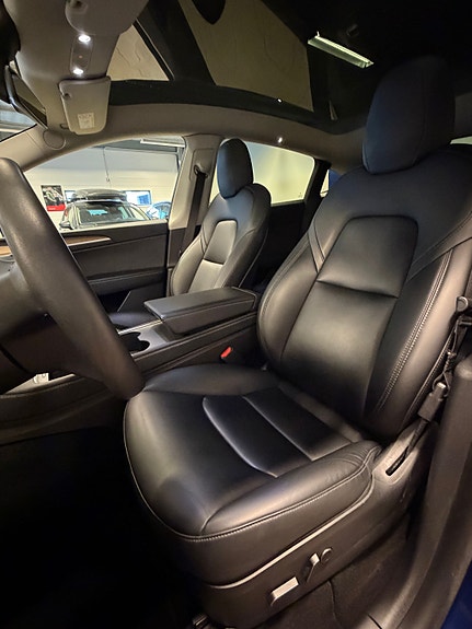 Tesla Model Y 13 of 21
