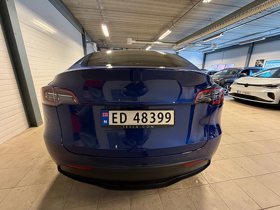 Tesla Model Y 7 of 21