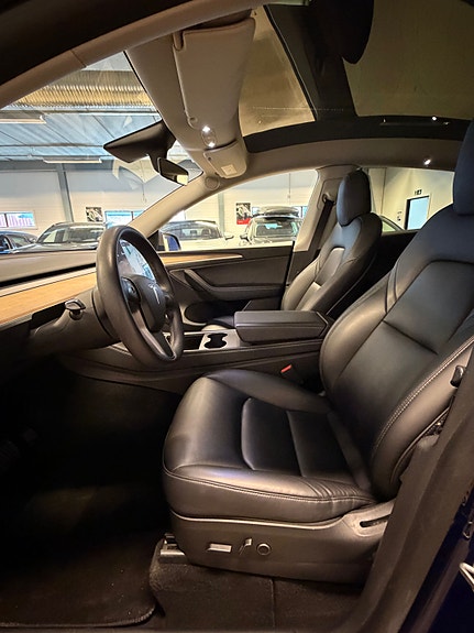 Tesla Model Y 12 of 21