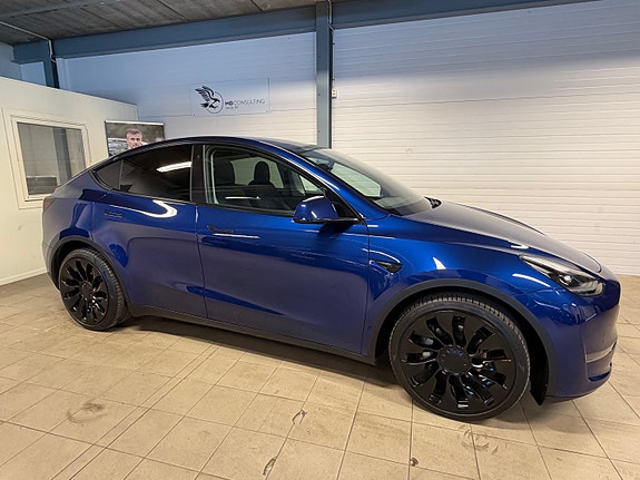 Tesla Model Y 3 of 21
