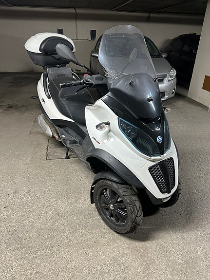 Piaggio MP3 300 LT 3 of 5