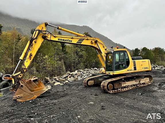 Komatsu PC240LC-6K Beltegraver m/ Graveskuffe 2 of 5