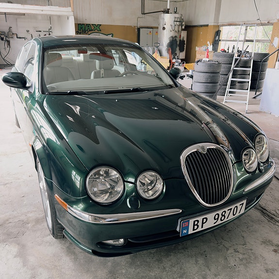 Jaguar S-TYPE 2 of 5