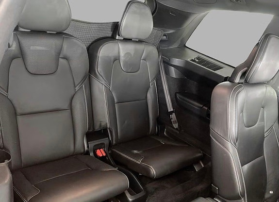 Volvo XC90 11 of 23
