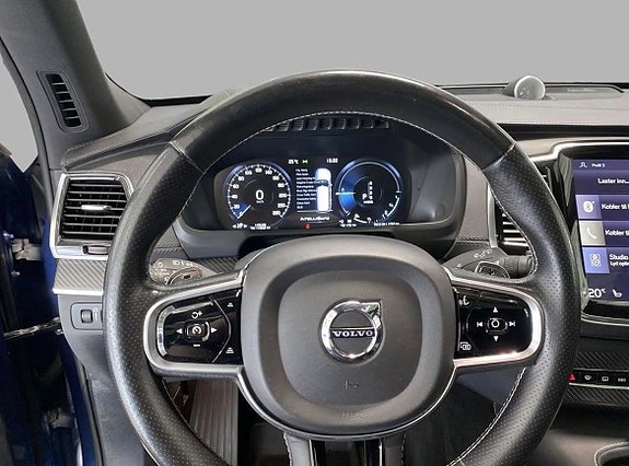 Volvo XC90 4 of 23