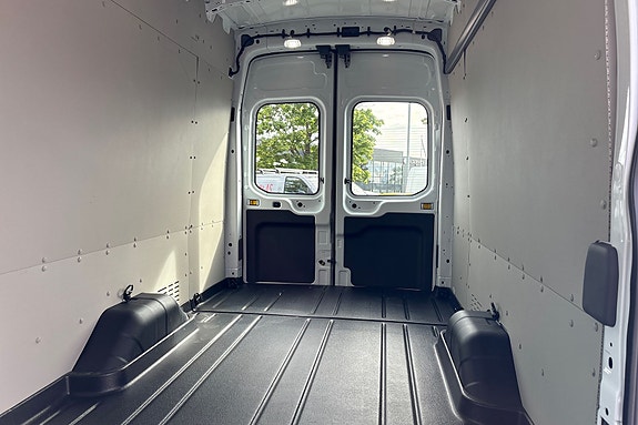 Ford Transit 21 of 22