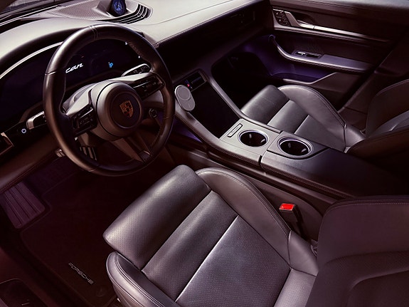 Porsche Taycan Cross Turismo 10 of 30