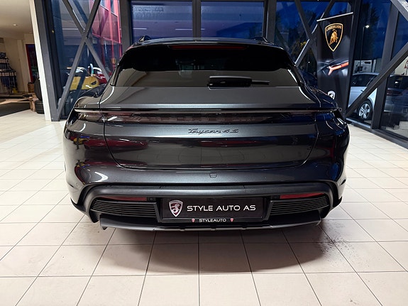 Porsche Taycan Cross Turismo 4 of 30