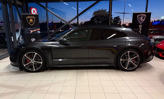 Porsche Taycan Cross Turismo 2 of 30