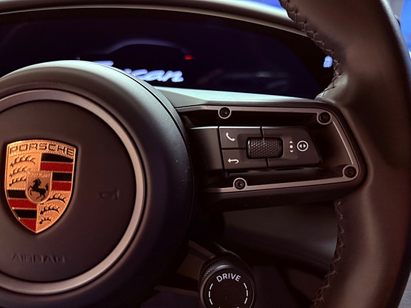 Porsche Taycan Cross Turismo 18 of 30