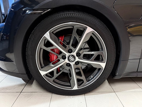 Porsche Taycan Cross Turismo 8 of 30