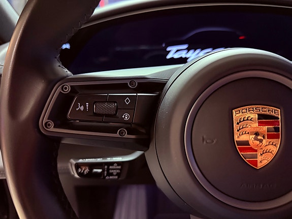Porsche Taycan Cross Turismo 17 of 30