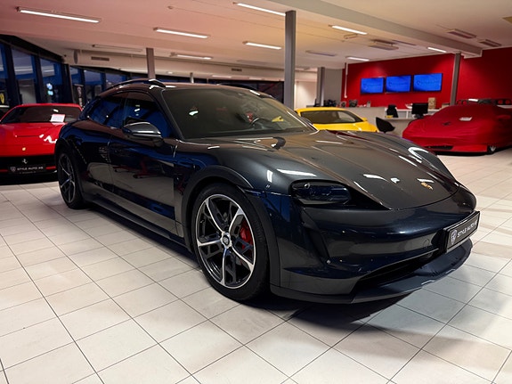 Porsche Taycan Cross Turismo 6 of 30