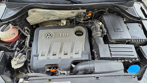Volkswagen Tiguan 2 of 5